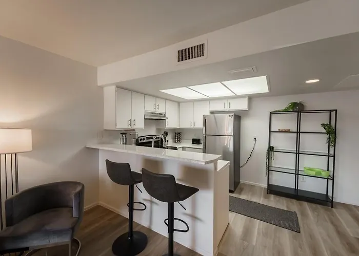 Elegant Dobson 1 Bedroom *