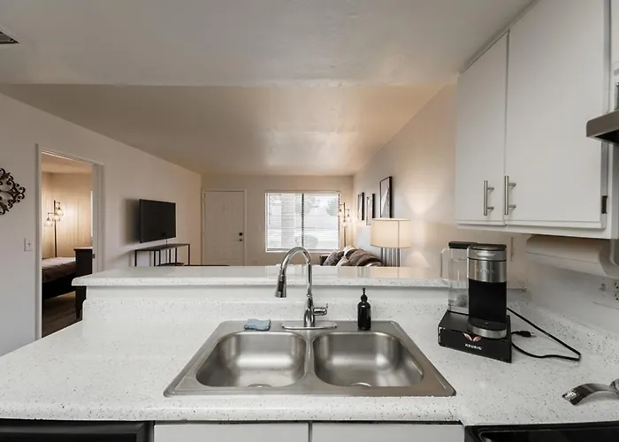 Elegant Dobson 1 Bedroom Apartment